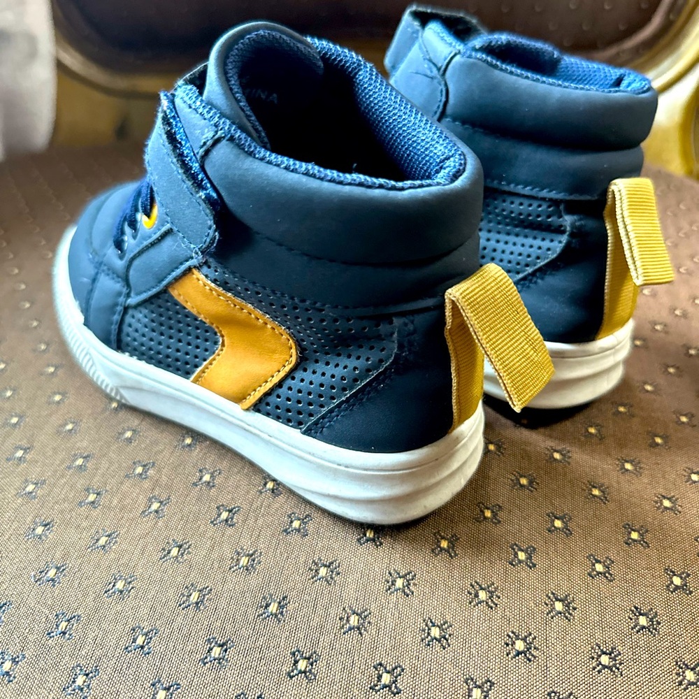Baby ankle athletic shoe